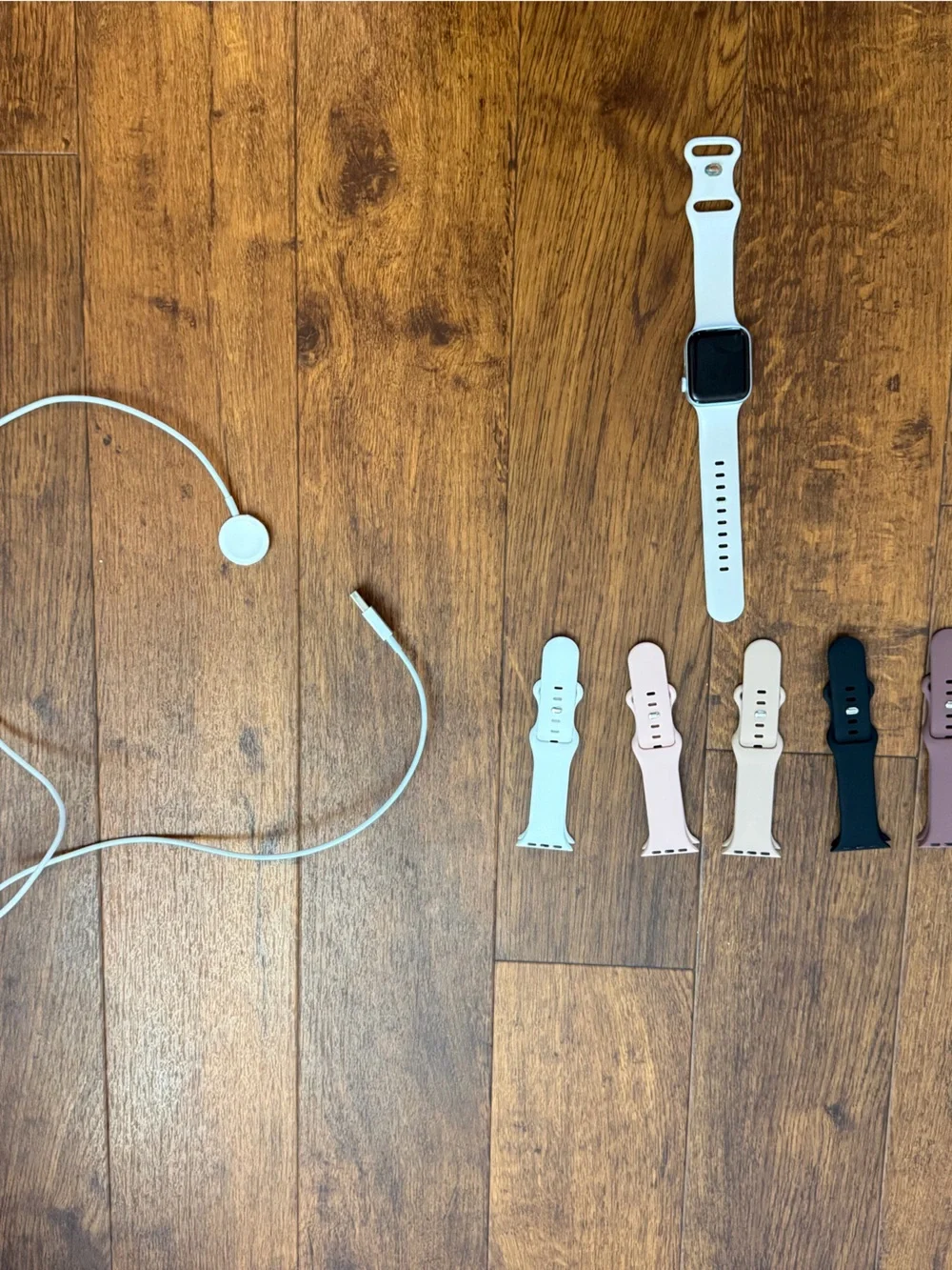 Apple SE Smartwatch with accessories
